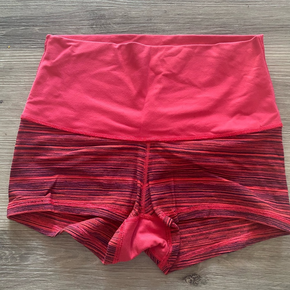 Lululemon Boogie Short pink with strips sz 6